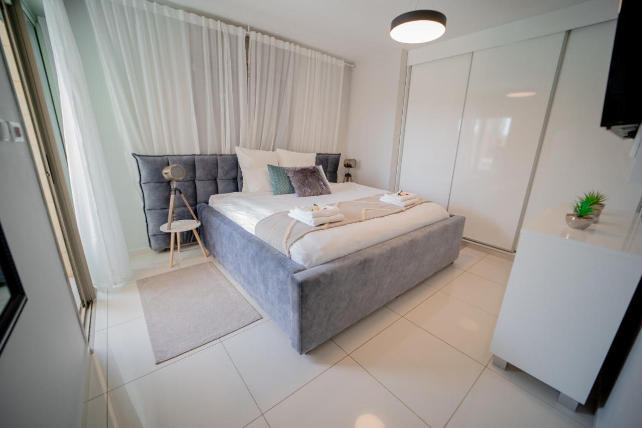 Yalarent Oasis Garden With Private Pool Apartment Eilat Bagian luar foto